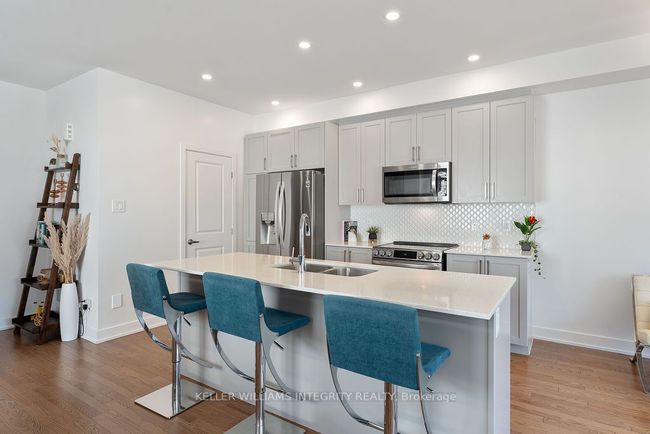 81 Heirloom St, House attached with 3 bedrooms, 3 bathrooms and 2 parking in Manotick ON | Image 11