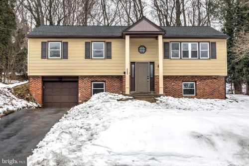 333 Golf Hills Rd, Havertown, PA, 19083-1027 | Card Image