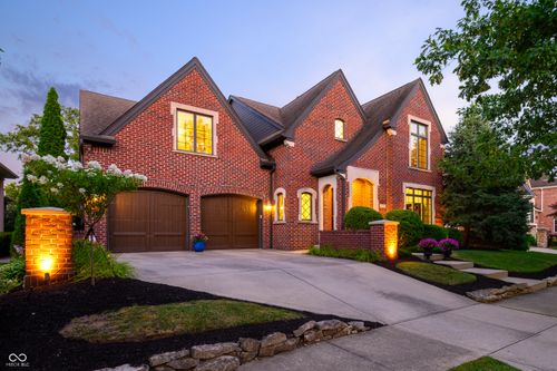 6731 W Stonegate Dr, Zionsville, IN, 46077-8555 | Card Image