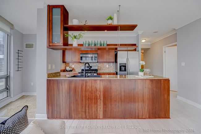 703 - 5 Mariner Terr, Condo with 3 bedrooms, 2 bathrooms and 1 parking in Toronto ON | Image 9