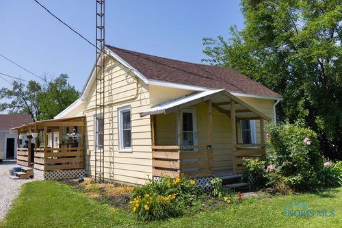 5735 Oak St, Stony Ridge, OH, 43463-9510 | Card Image