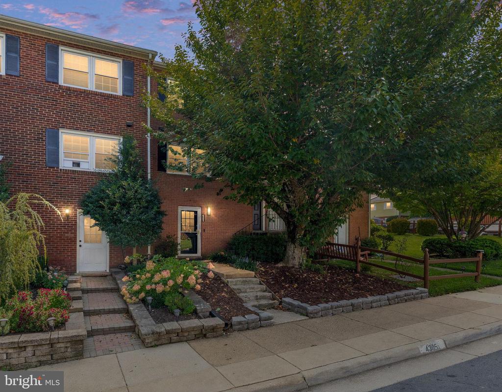 Residential in WOODBRIDGE 4