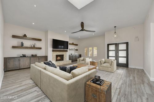 8184 E Del Cuarzo Dr, Scottsdale, AZ, 85258-2327 | Card Image