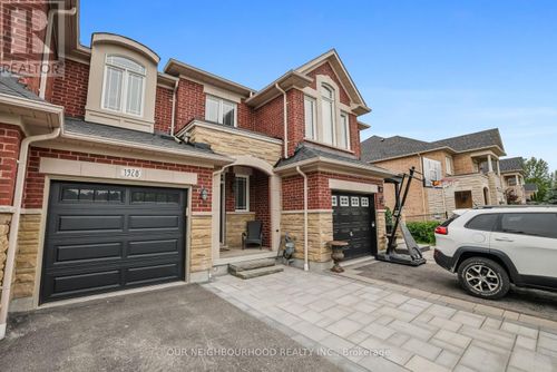 1928 Calvington Dr, Pickering, ON, L1V0B3 | Card Image