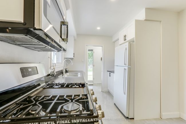 207 Cairn St, House attached with 4 bedrooms, 2 bathrooms and 3 parking in London ON | Image 7
