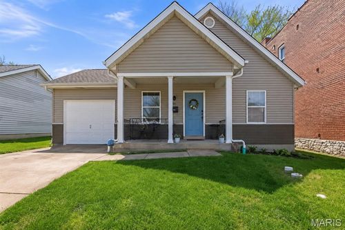 3024 Caroline St, Saint Louis, MO, 63104-1805 | Card Image