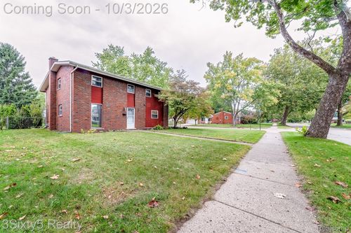 19495 Osmus St, Livonia, MI, 48152-1572 | Card Image