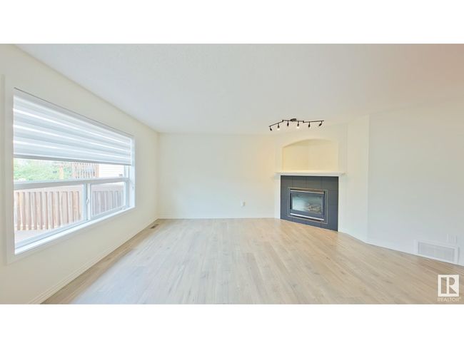 524 90 St Sw, House other with 3 bedrooms, 4 bathrooms and 4 parking in Edmonton AB | Image 5