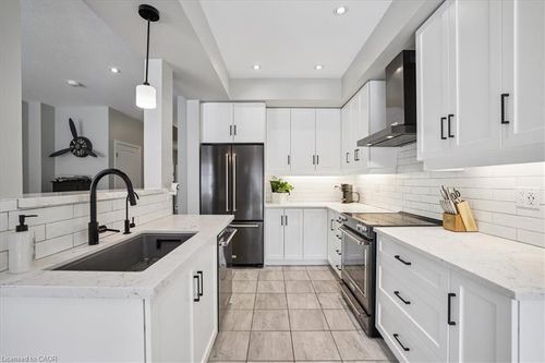 81 Beasley Grove, Ancaster, ON, L9K0J7 | Card Image