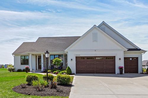 W223N4688 Seven Oaks Drive, Pewaukee, WI, 53072 | Card Image