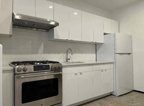 35-20 93rd St, Jackson Heights, NY, 11372-5864 | Card Image