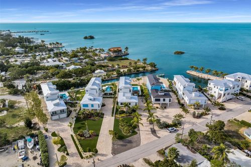 gulf-marathon-735 50th Street Gulf, Marathon, FL, 33050-2609 | Card Image