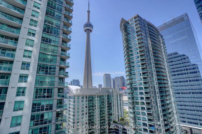 1407 - 12 York St, Condo with 2 bedrooms, 2 bathrooms and null parking in Toronto ON | Image 25