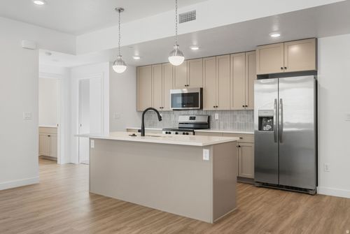 l200-226 N Cliff Side Dr, Hurricane, UT, 84737-6239 | Card Image