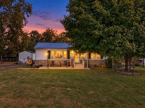 105 Wells St, Estill Springs, TN, 37330-3009 | Card Image