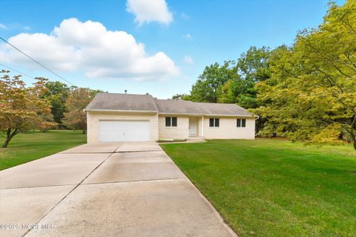 257 Alexander Ave, Howell, NJ, 07731-8681 | Card Image