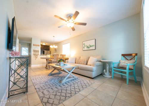 555 7th Ave S, Jacksonville Beach, FL, 32250-5237 | Card Image
