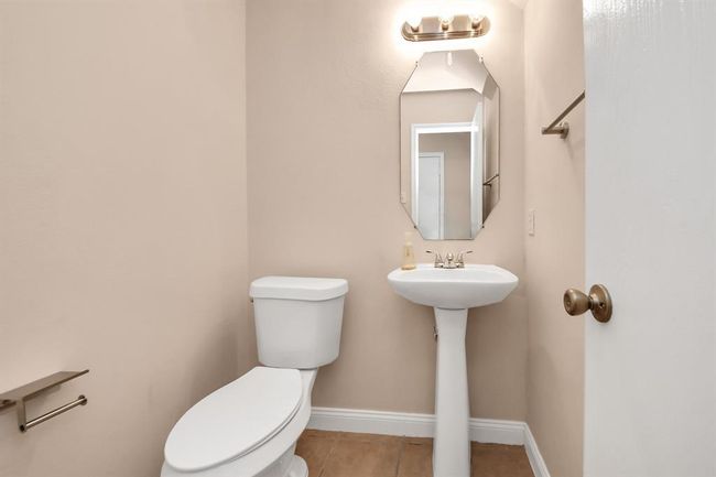 Guest restroom on the 1st floor | Image 16