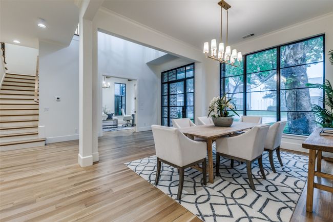 Dining Room overlooking the Front Yard | Image 7