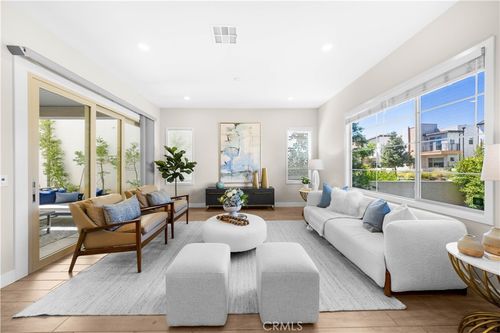 164 Scale, Irvine, CA, 92618-1371 | Card Image