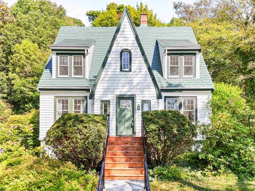 137 Pleasant St, Dartmouth, NS, B2Y3P8 | Card Image