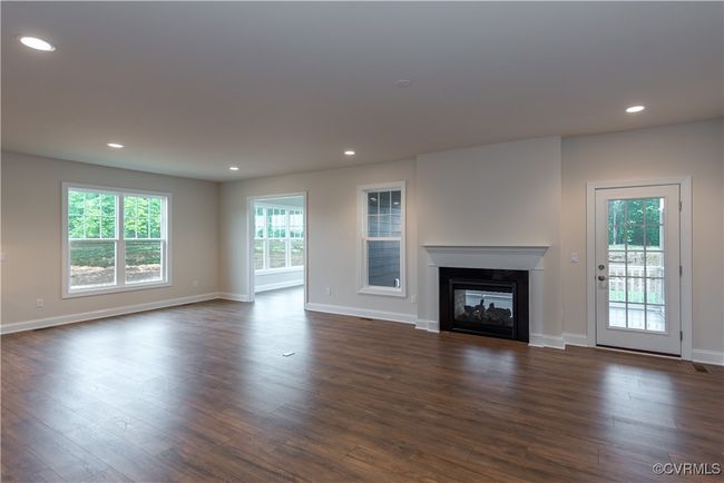 Interior photos of similar home in the community and may demonstrate optional finishes. | Image 10