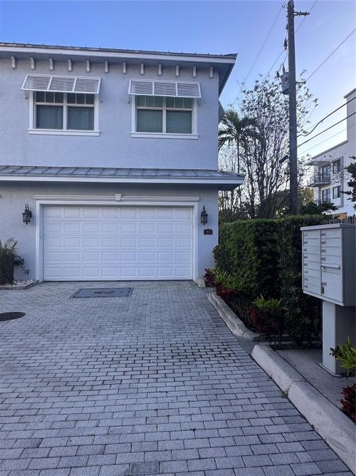 15 Ne 20th Avenue, Pompano Beach, FL, 33060 | Card Image