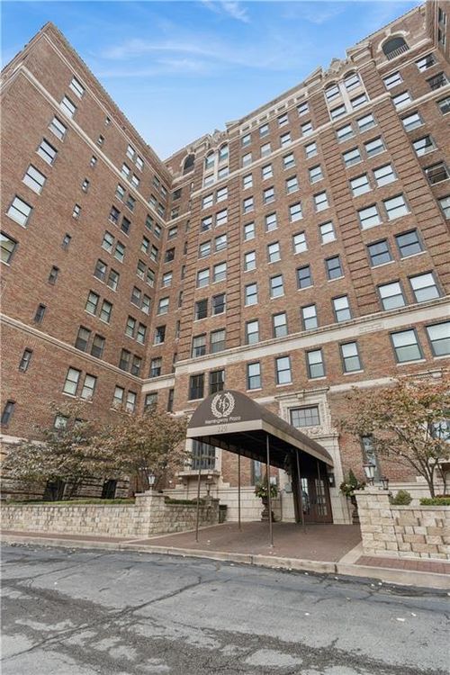 apt-604b-229 Ward Pkwy, Kansas City, MO, 64112-2248 | Card Image