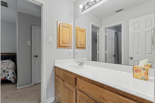 Ensuite bathroom with vanity | Image 28