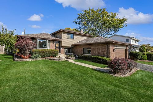 417 Glenys Dr, Lemont, IL, 60439-4525 | Card Image