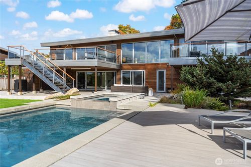 9135 Ne 19th St, Clyde Hill, WA, 98004-3229 | Card Image