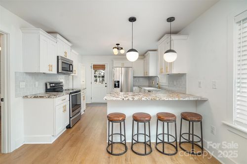 501 Seldon Dr, Charlotte, NC, 28216-5227 | Card Image