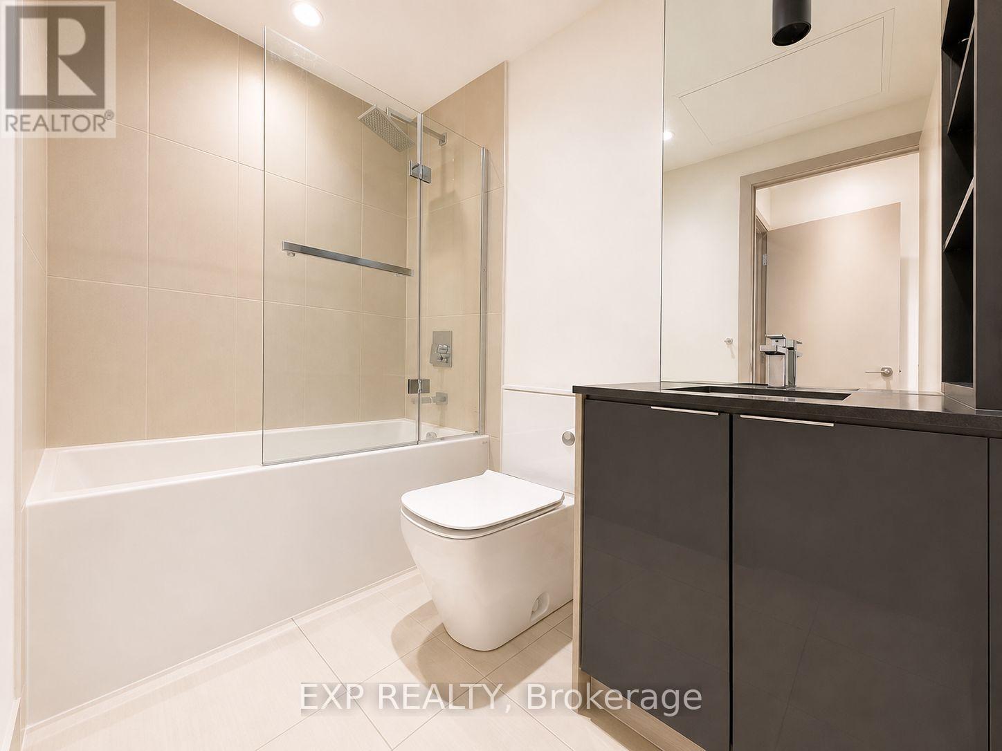 Residential Lease in Toronto (Bay Street Corridor) 5
