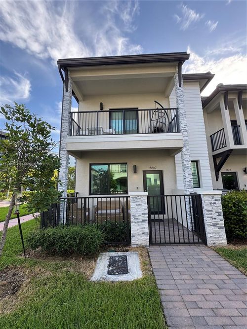 4516-4516 Nw 83rd Path, Doral, FL, 33166-5936 | Card Image