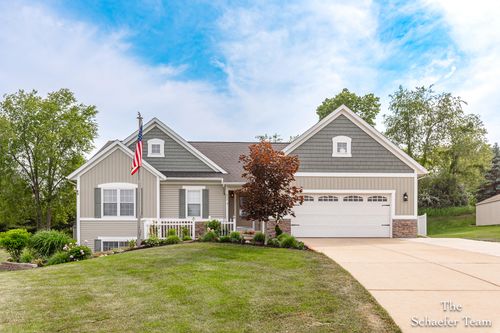923 Soren Ct Se, Lowell, MI, 49331-8525 | Card Image