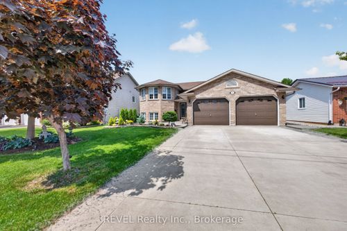 349 Scott Ave, Fort Erie, ON, L2A5E5 | Card Image