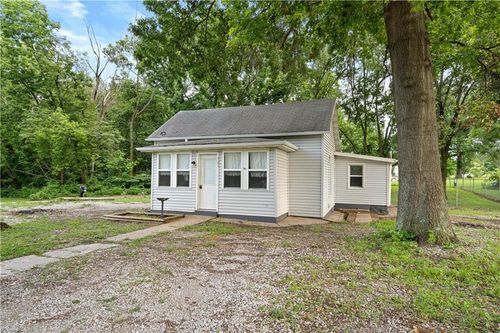 921 E Vine St, Rich Hill, MO, 64779-1737 | Card Image