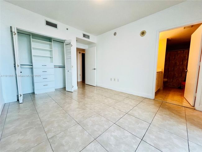 APT-1132 - 19400 Turnberry Way, Condo with 2 bedrooms, 3 bathrooms and null parking in Aventura FL | Image 9