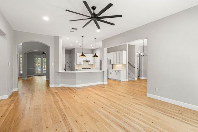 family room | Image 15