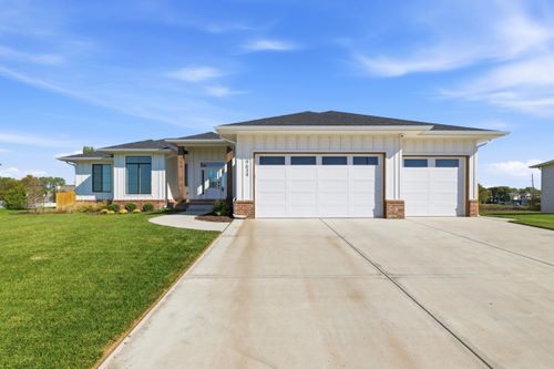 9634 W Cedar Ln, Maize, KS, 67101-8000 | Card Image