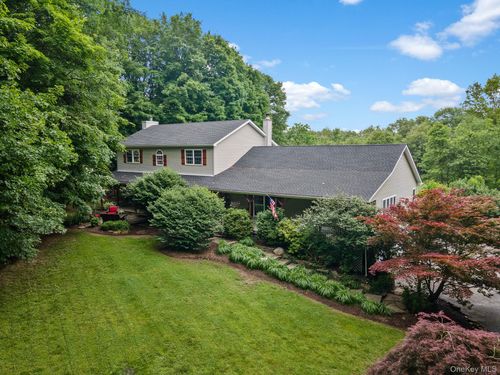 7 Van Keuren Ave, Pine Bush, NY, 12566-6621 | Card Image