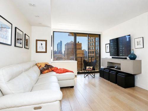 23h-161 W 61st St, New York, NY, 10023-7461 | Card Image