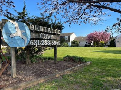 J71 - 1000 9th Street, Home with 1 bedrooms, 1 bathrooms and null parking in Greenport NY | Image 2