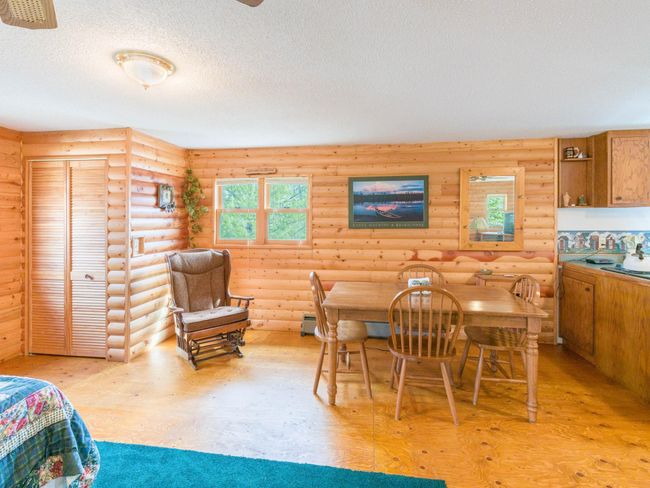 Greatroom eating area & closet | Image 28