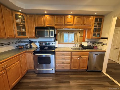 1604 Chelsea Cv S, Hopewell Junction, NY, 12533-6915 | Card Image