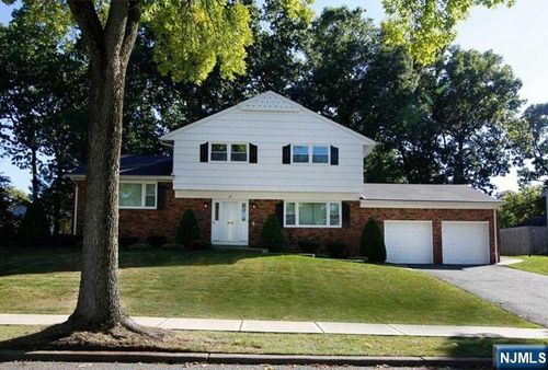 45 Merritt Dr, Oradell, NJ, 07649-1820 | Card Image