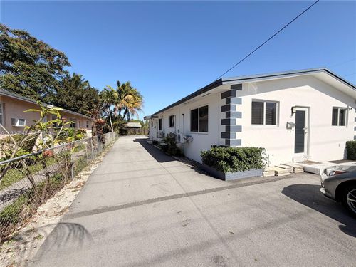 97-95 Ne 168th St, North Miami Beach, FL, 33162 | Card Image