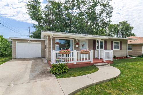 302 Lotus Ln, Washington, IL, 61571-3163 | Card Image