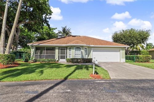 572 Se 18th Dr, Homestead, FL, 33033-5290 | Card Image