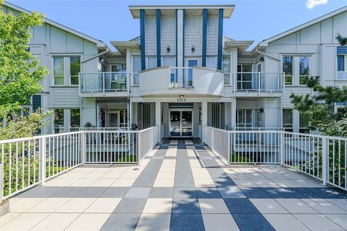 205-3915 Carey Rd, Victoria, BC, V8Z4E3 | Card Image